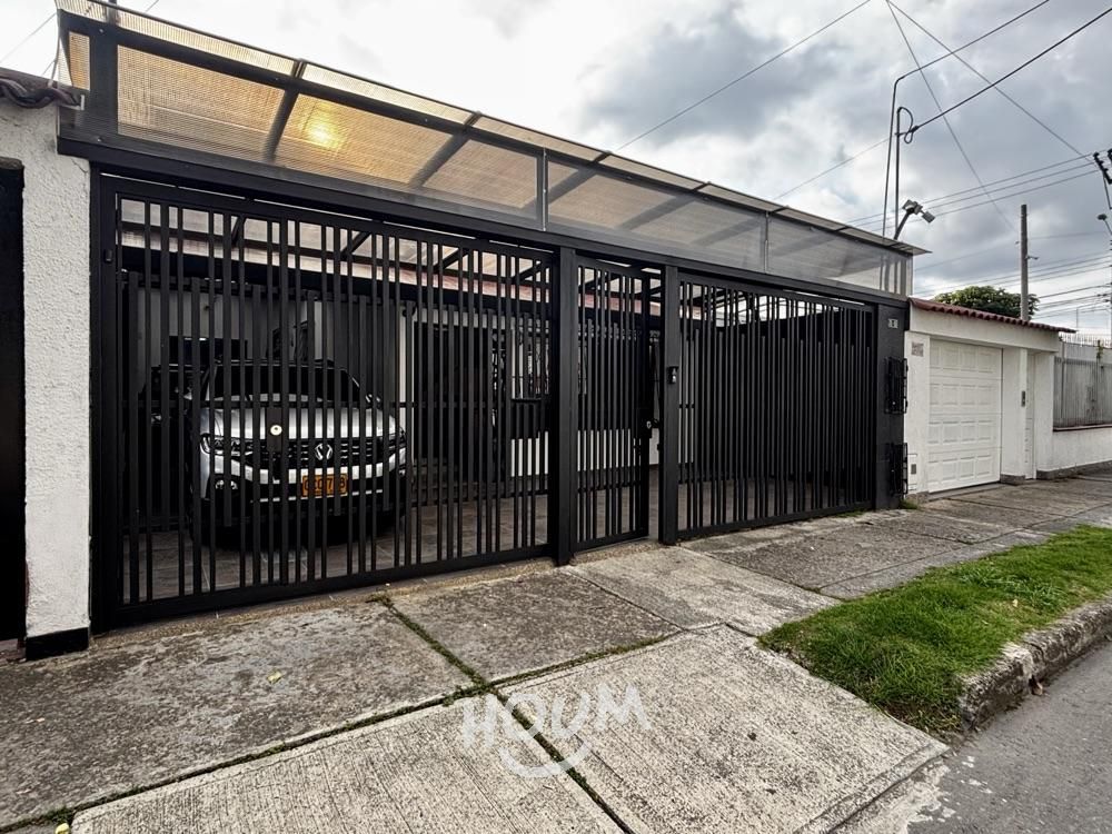 Casa en venta Cundinamarca Bogotá Santa Rosa 181 m2 Habitaciones 3 Baños 3 Garajes 3 Precio $1450000000