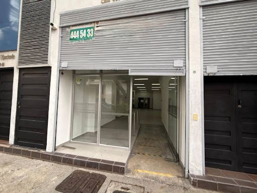 Local en arriendo Antioquia Medellín Los Pinos 135 m2 Habitaciones 0 Baños 3 Garajes 0 Precio $6000000