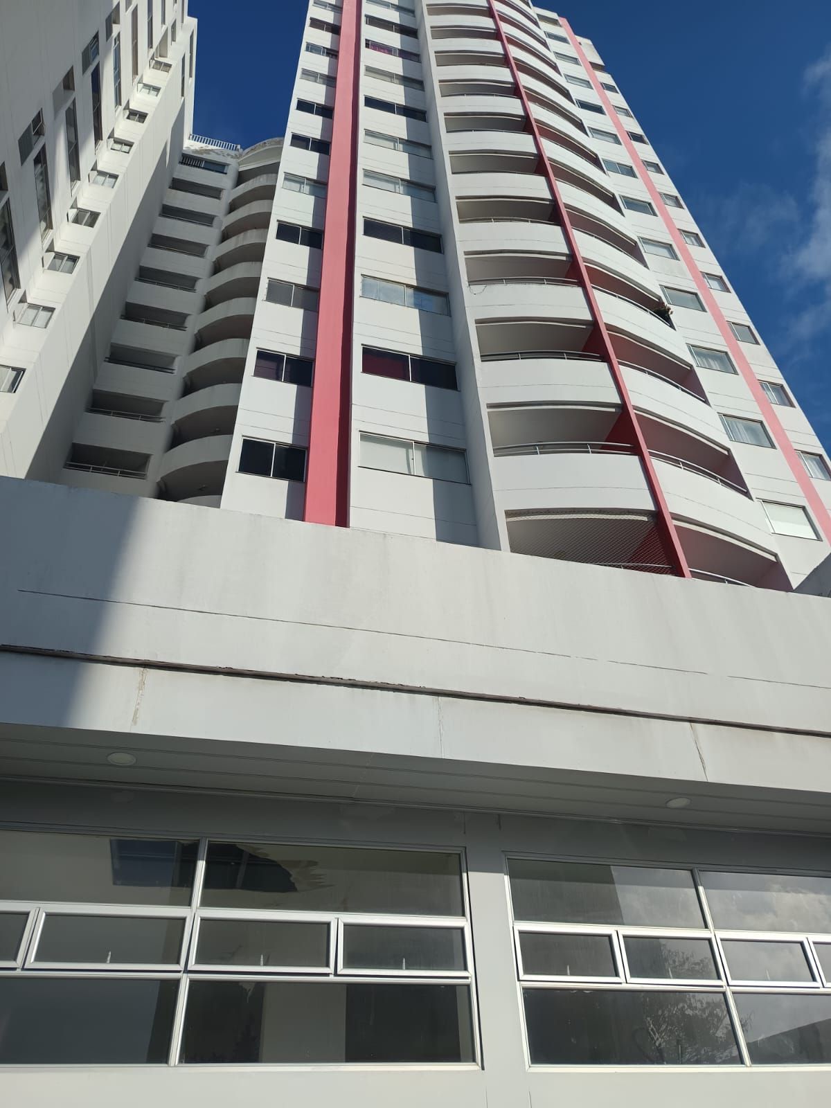 Apartamento en arriendo o venta Atlántico Barranquilla Paraiso 109 m2 Habitaciones 3 Baños 3 Garajes 1 Precio venta $530000000 Precio arriendo $2500000