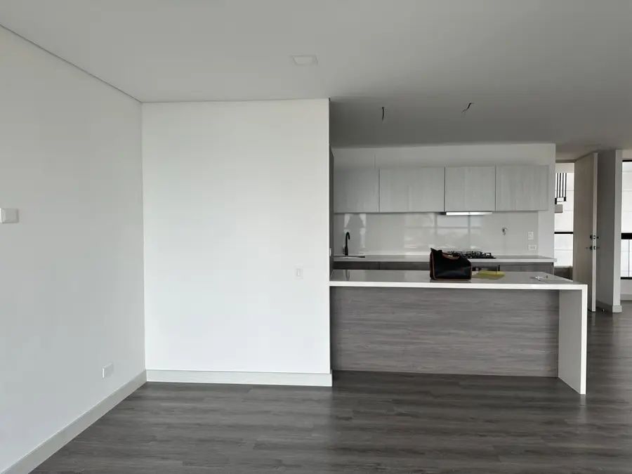 Apartamento en arriendo Antioquia Medellín El Tesoro 156 m2 Habitaciones 3 Baños 4 Garajes 2 Precio $4500000