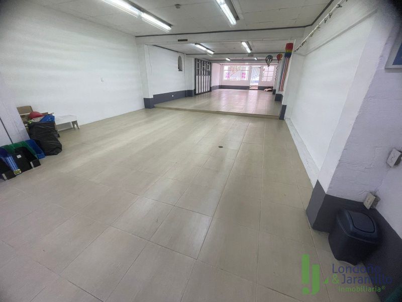 Local en arriendo Antioquia Envigado El Dorado 565 m2 Habitaciones 0 Baños 1 Garajes 0 Precio $22000000