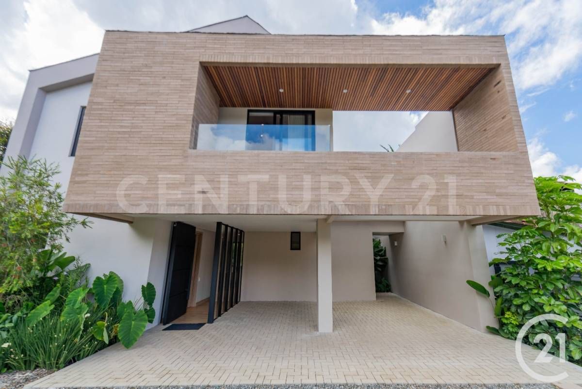 Casa en venta Antioquia Rionegro El Porvenir 285 m2 Habitaciones 3 Baños 3 Garajes 2 Precio $3400000000