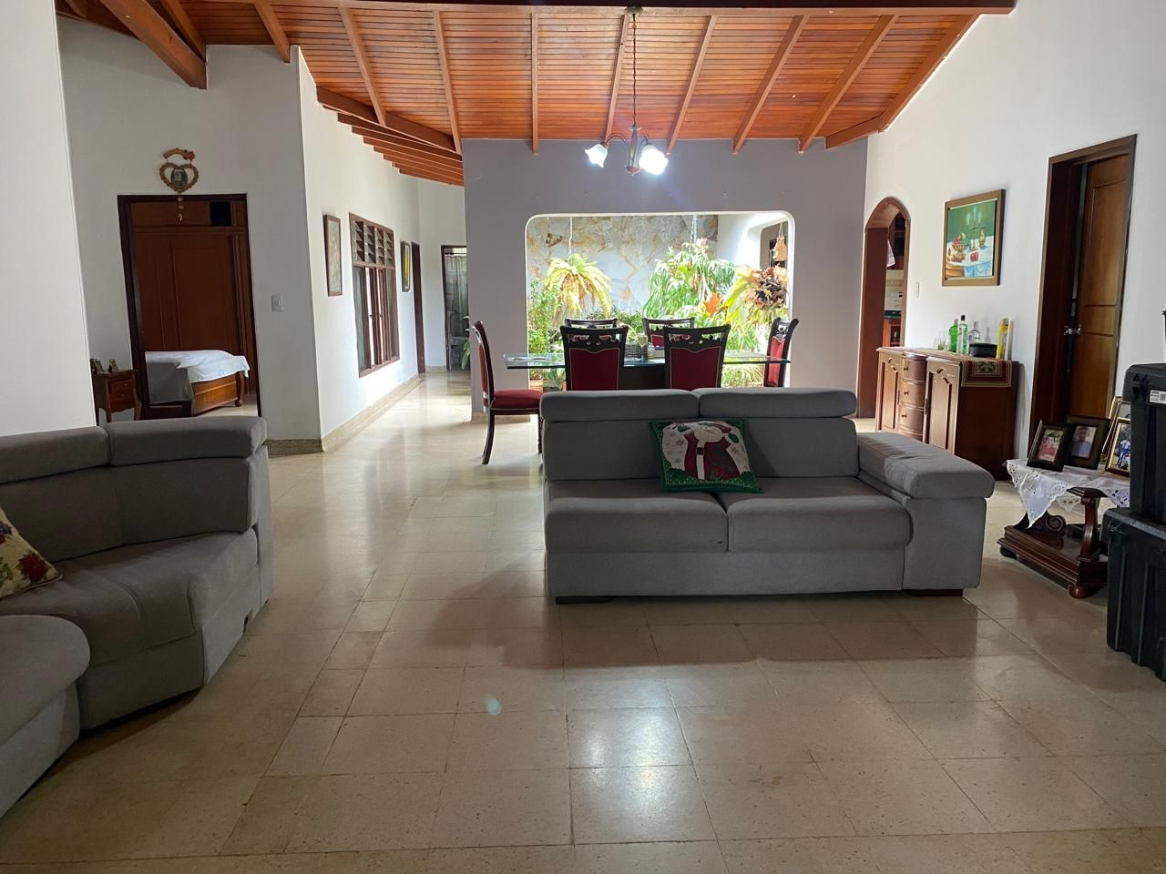 Casa en venta Valle Del Cauca Cali Granada 318 m2 Habitaciones 4 Baños 2 Garajes 1 Precio $780000000