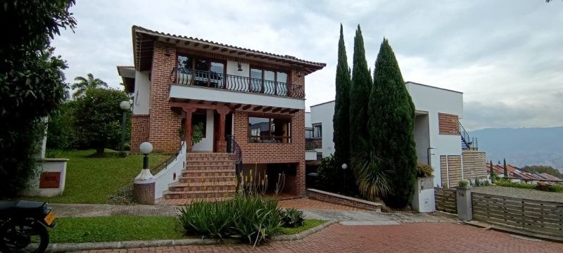 Casa en venta Antioquia La Estrella Ancón San Martín 465 m2 Habitaciones 3 Baños 4 Garajes 0 Precio $1650000000