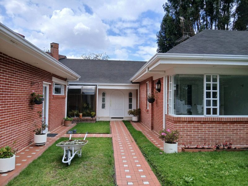 Casa en venta Cundinamarca Bogotá Santa Ana Oriental 381 m2 Habitaciones 4 Baños 4 Garajes 4 Precio $6400000000