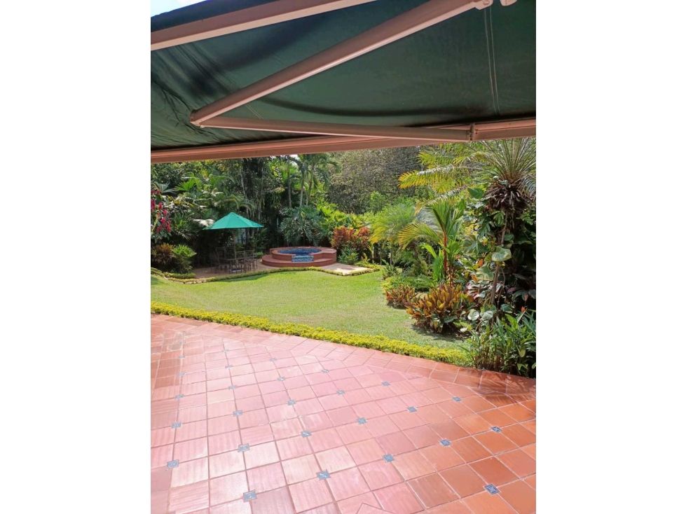 Casa Campestre en venta Valle Del Cauca Cali Ciudad Capri 340 m2 Habitaciones 4 Baños 7 Garajes 2 Precio $1950000000