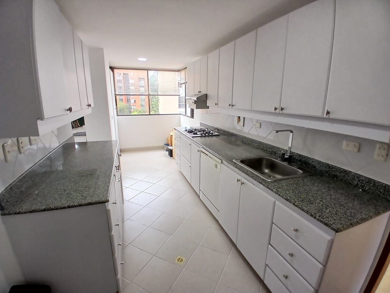 Apartamento en arriendo Antioquia Medellín El Tesoro 198 m2 Habitaciones 3 Baños 5 Garajes 3 Precio $10200000