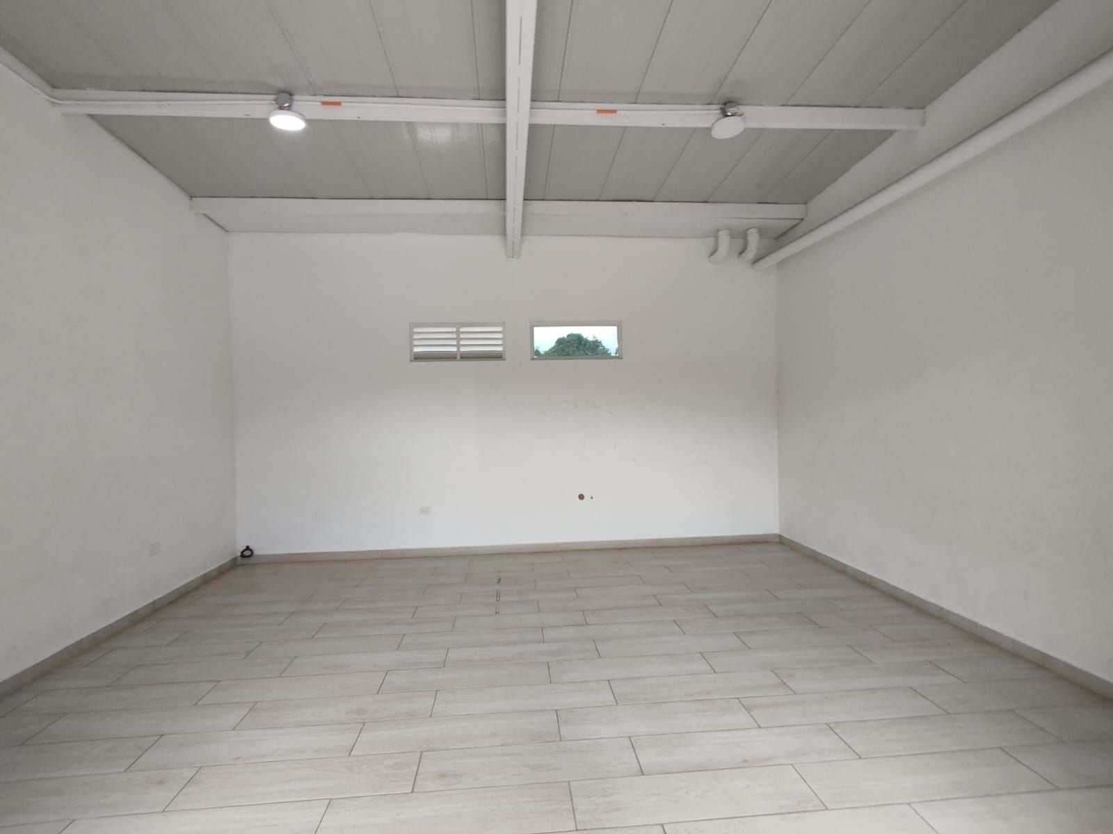 Local Comercial en arriendo Risaralda Pereira Jardin De Velez Y Velez 30 m2 Habitaciones 1 Baños 0 Garajes 0 Precio $2000000
