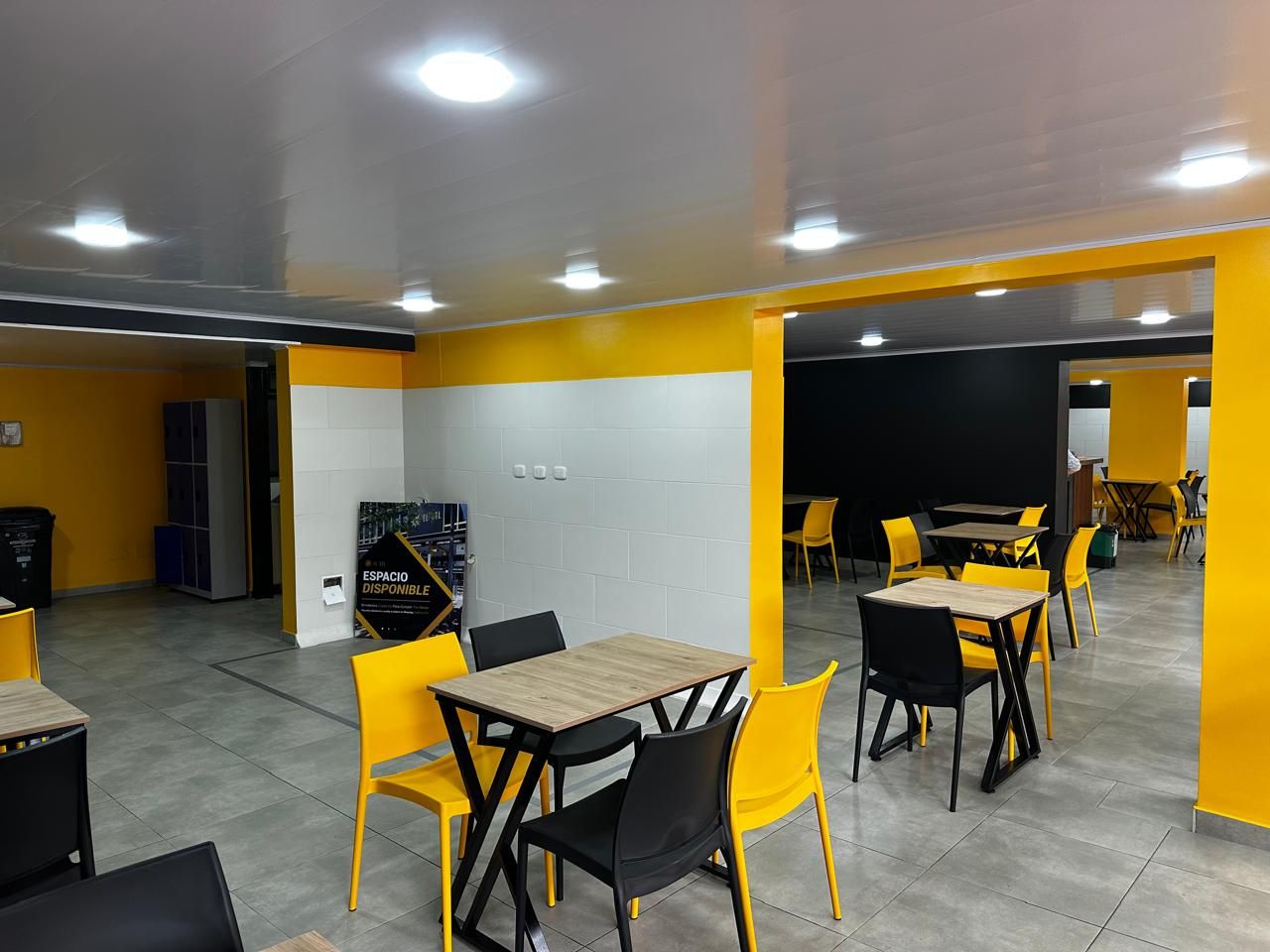 Local Comercial en arriendo Cundinamarca Bogotá La Capuchina 16 m2 Habitaciones 1 Baños 1 Garajes 0 Precio $2500000