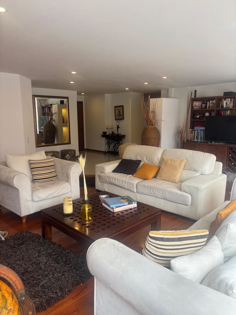 Apartamento en arriendo Cundinamarca Bogotá Santa Barbara Central 170 m2 Habitaciones 3 Baños 4 Garajes 2 Precio $7700000