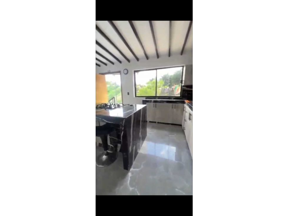 Finca en arriendo o venta Antioquia Peñol Peñol 1100 m2 Habitaciones 4 Baños 3 Garajes 5 Precio venta $750000000 Precio arriendo $5000000