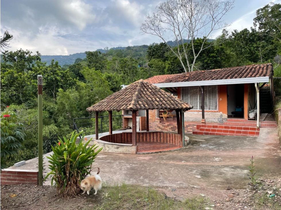 Casa Campestre en venta Santander Piedecuesta Piedecuesta 2000 m2 Habitaciones 2 Baños 1 Garajes 0 Precio $300000000