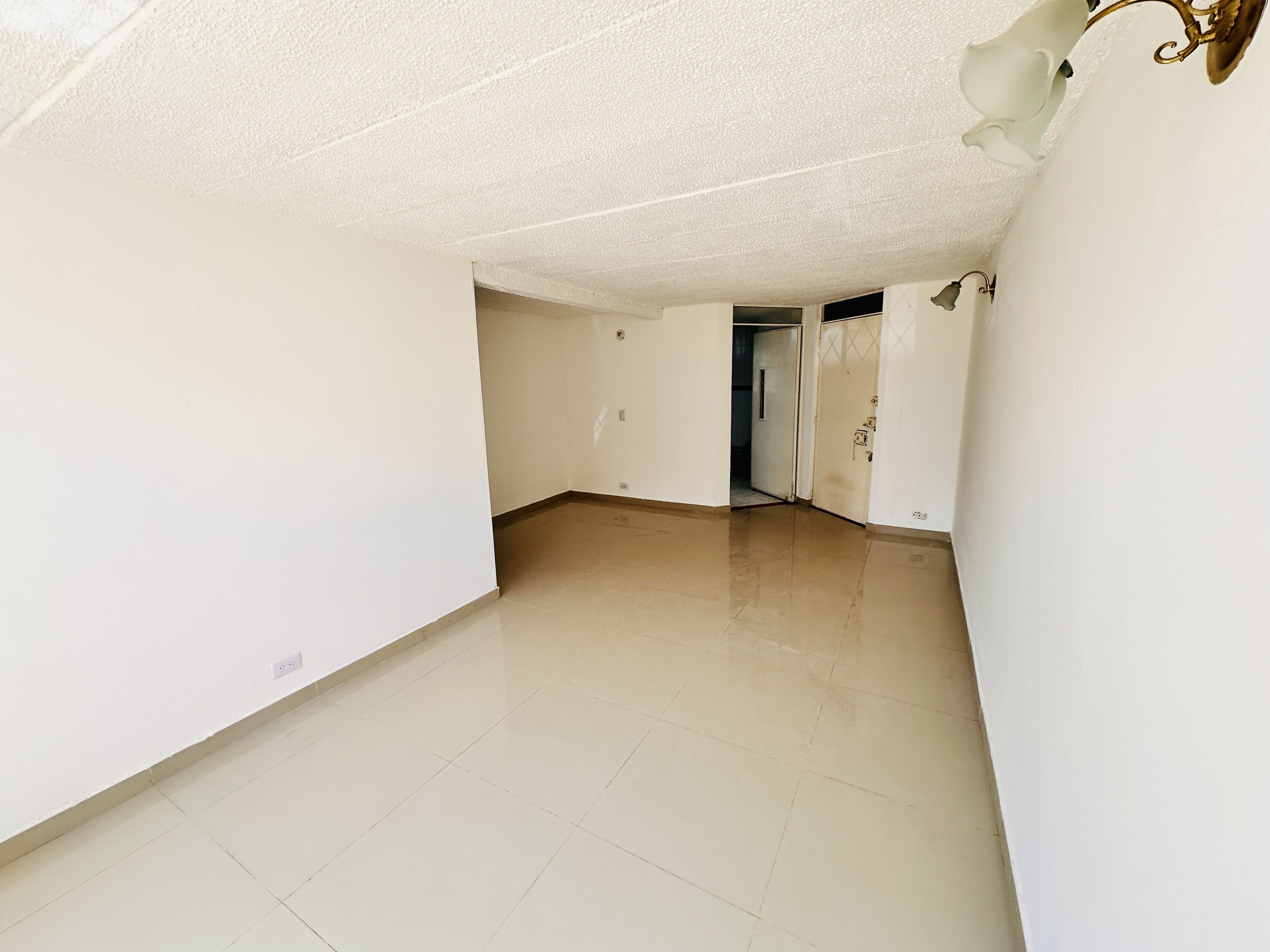 Apartamento en arriendo Cundinamarca Bogotá Unifamiliares Avenida Decima 56 m2 Habitaciones 3 Baños 1 Garajes 0 Precio $1480000