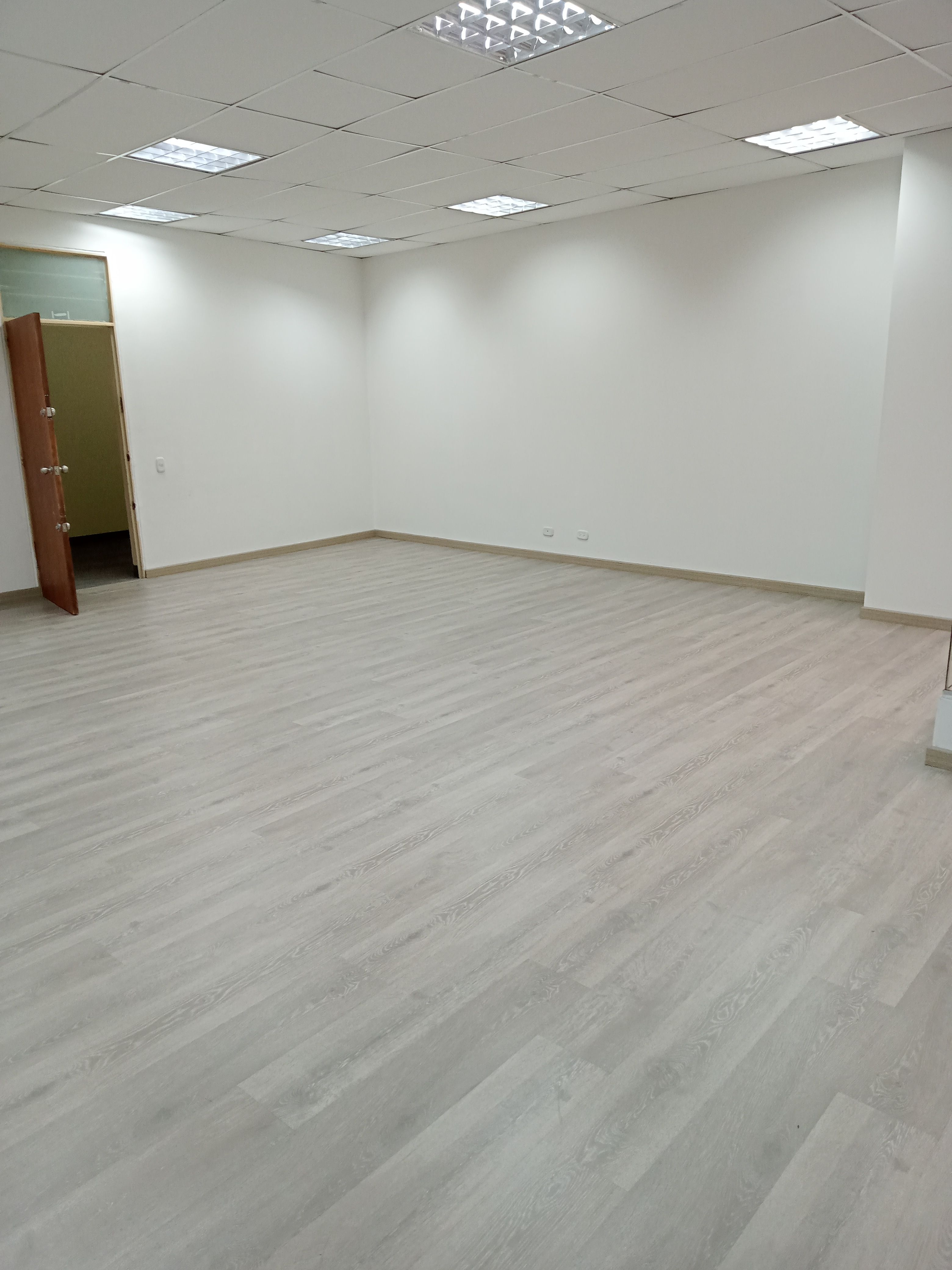 Oficina en arriendo o venta Cundinamarca Bogotá Toberin 47 m2 Habitaciones 0 Baños 2 Garajes 6 Precio venta $366000000 Precio arriendo $2500000