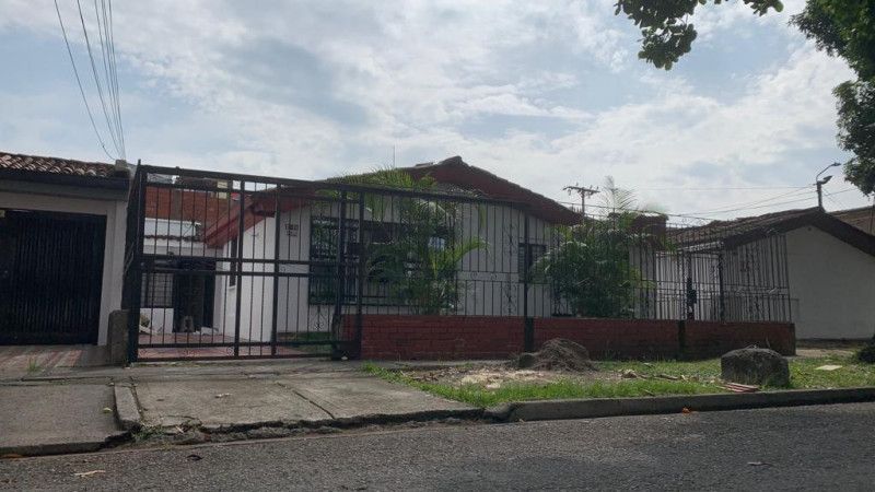 Casa en venta Valle Del Cauca Cali Prados Del Norte 264 m2 Habitaciones 3 Baños 3 Garajes 2 Precio $525000000