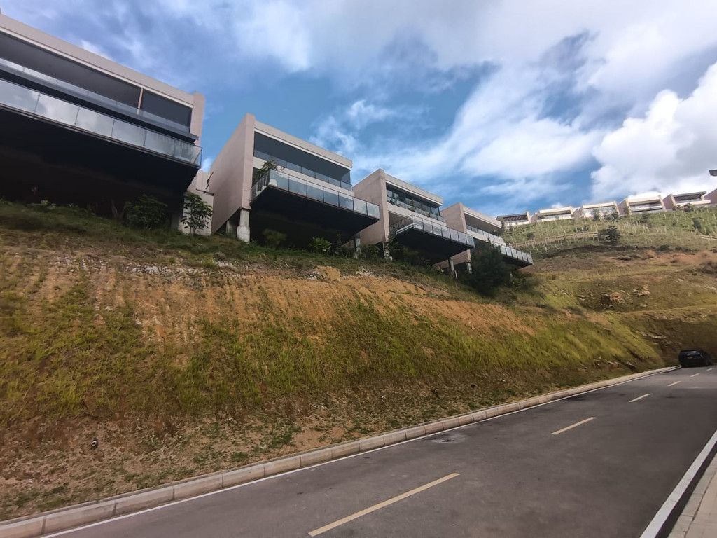 Casa en venta Antioquia Rionegro Centro 328 m2 Habitaciones 4 Baños 5 Garajes 2 Precio $2650000000