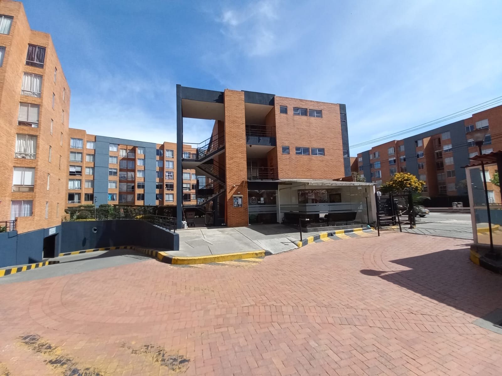 Apartamento en venta Cundinamarca Bogotá Ub Castilla Real 60 m2 Habitaciones 3 Baños 2 Garajes 0 Precio $310000000