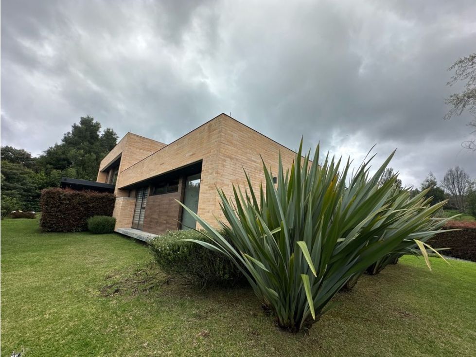 Casa en arriendo Antioquia Envigado Envigado 340 m2 Habitaciones 3 Baños 4 Garajes 2 Precio $13000000