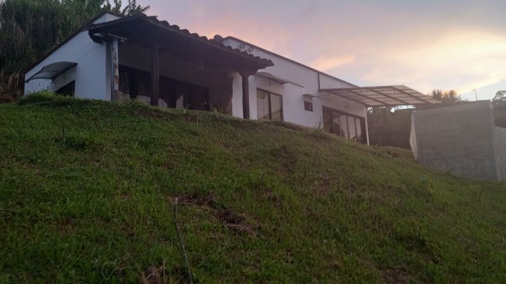 Finca en venta Antioquia El Santuario Centro 2 130 m2 Habitaciones 3 Baños 2 Garajes 1 Precio $1050000000