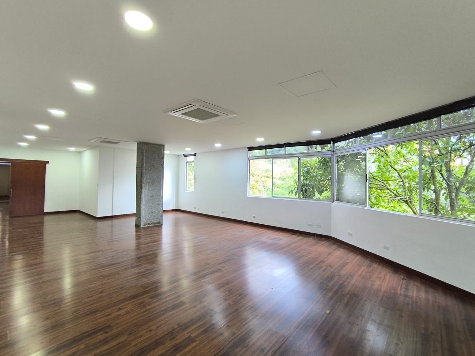Oficina en arriendo Antioquia Medellín Los Balsos No 1 100 m2 Habitaciones 0 Baños 2 Garajes 2 Precio $9900000