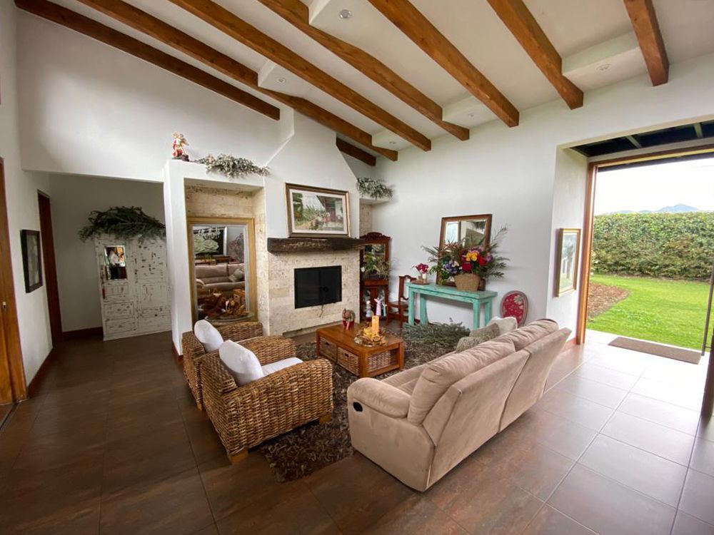 Casa en venta Antioquia La Ceja Centro 375 m2 Habitaciones 3 Baños 4 Garajes 2 Precio $2850000000