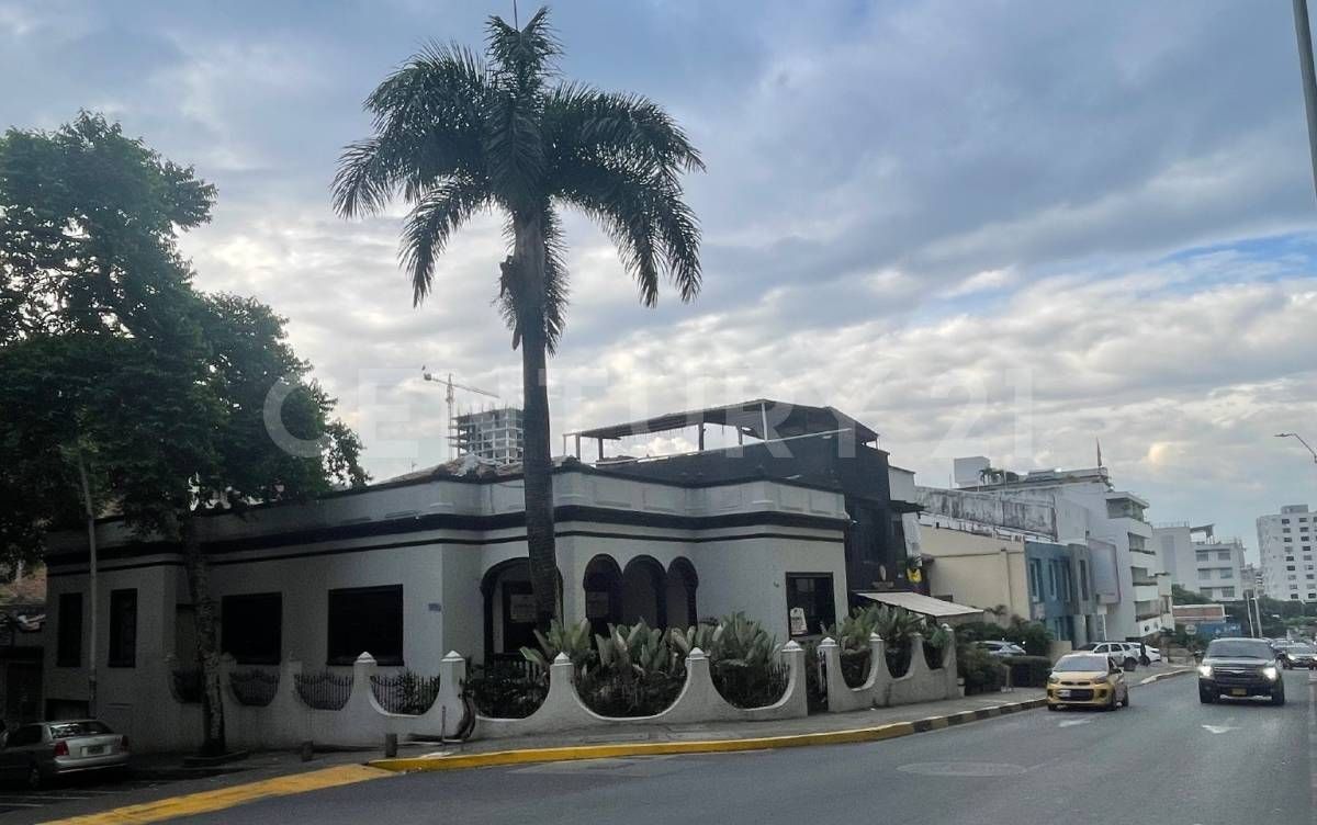 Casa en arriendo Valle Del Cauca Cali Juanambú 400 m2 Habitaciones 10 Baños 3 Garajes 2 Precio $9500000