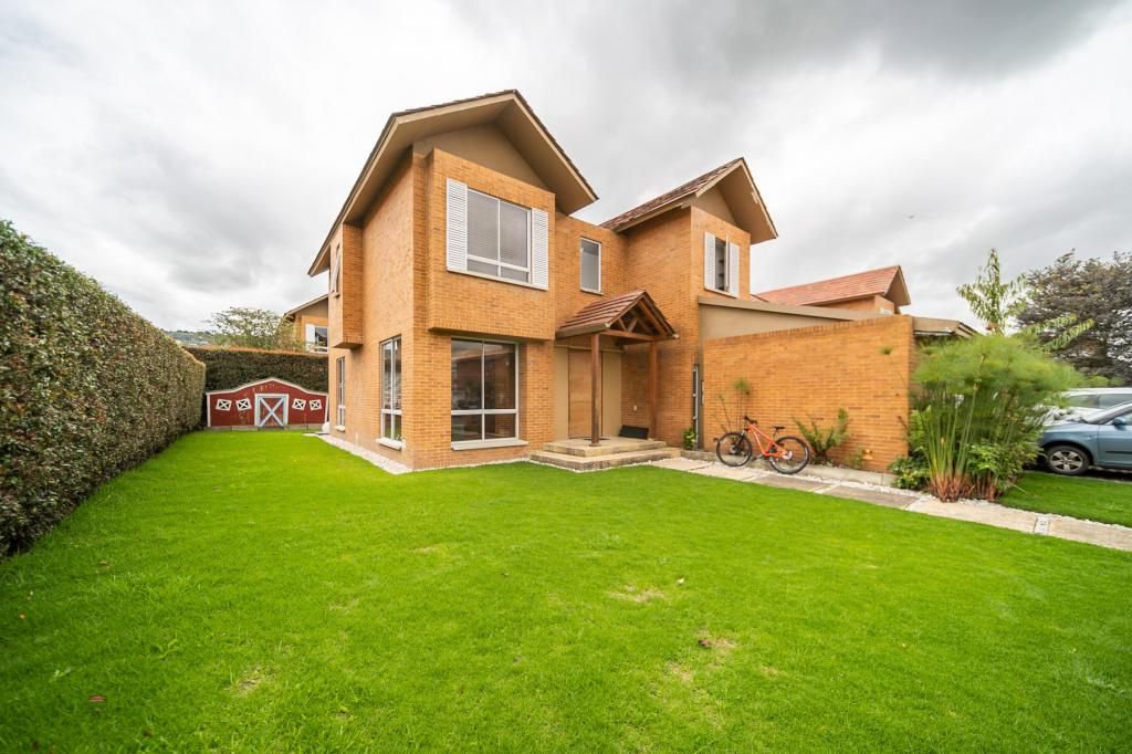 Casa en venta Cundinamarca Chía Br Santa Rita 236 m2 Habitaciones 3 Baños 4 Garajes 4 Precio $1850000000