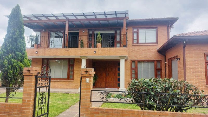 Casa en venta Cundinamarca Chía San Jose De Los Nogales 380 m2 Habitaciones 4 Baños 5 Garajes 8 Precio $1850000000