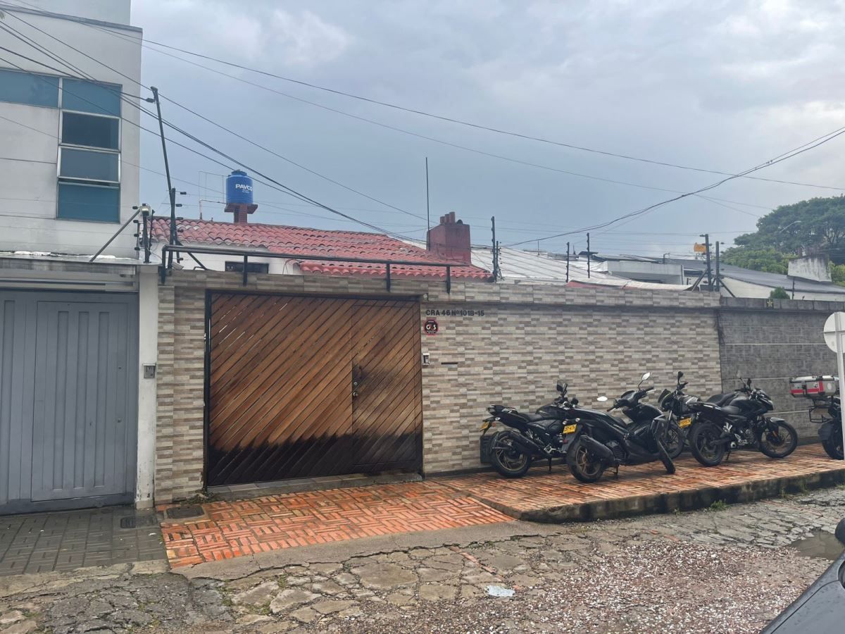 Casa en arriendo Cundinamarca Bogotá Estoril 500 m2 Habitaciones 15 Baños 5 Garajes 2 Precio $15000000