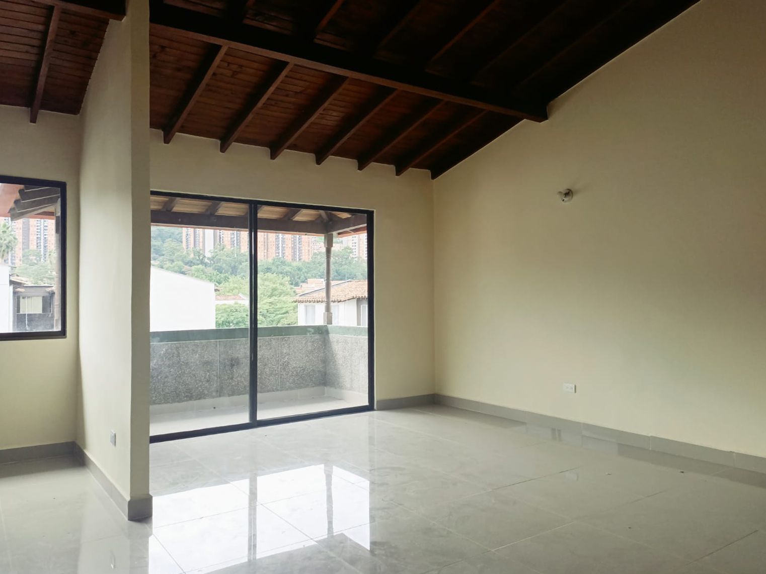Apartamento en arriendo Antioquia Itagüí Santa Maria Et Iii 120 m2 Habitaciones 3 Baños 2 Garajes 1 Precio $3300000