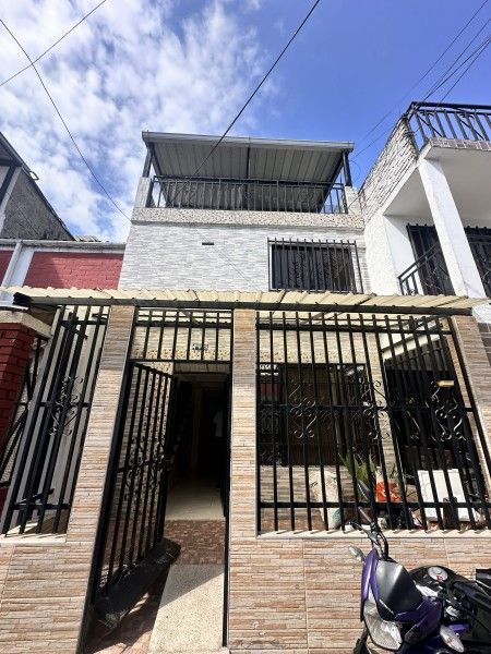 Casa en venta Valle Del Cauca Cali Sector Transito Municipal 100 m2 Habitaciones 4 Baños 3 Garajes 0 Precio $270000000