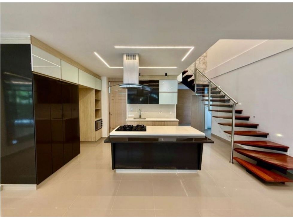 Casa en arriendo Antioquia Medellín Loma El Atravesado 280 m2 Habitaciones 3 Baños 3 Garajes 2 Precio $14000000