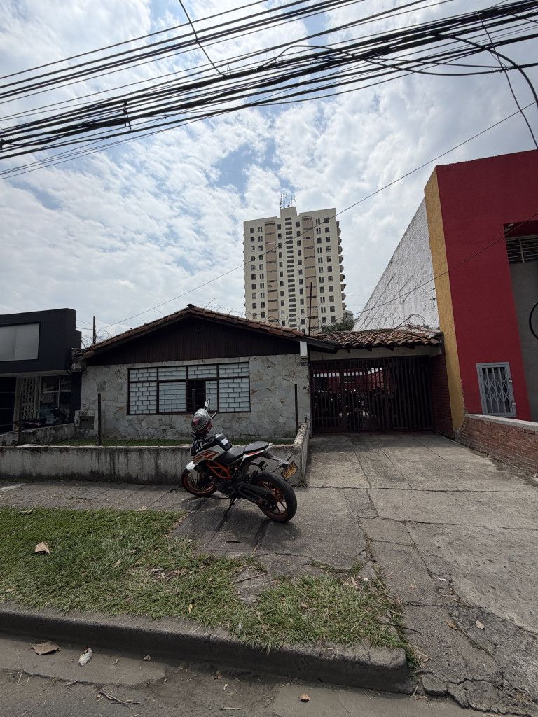 Casa en venta Valle Del Cauca Cali Prados Del Norte 292 m2 Habitaciones 3 Baños 3 Garajes 2 Precio $540000000