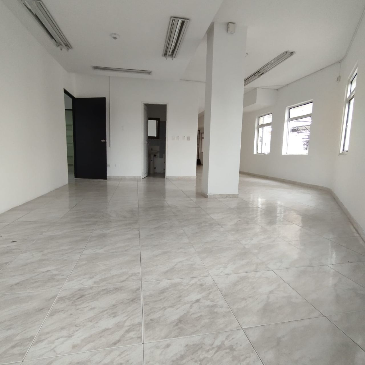 Local en arriendo Valle Del Cauca Cali Unidad Residencial Santiago De Cali 90 m2 Habitaciones 0 Baños 1 Garajes 1 Precio $4500000