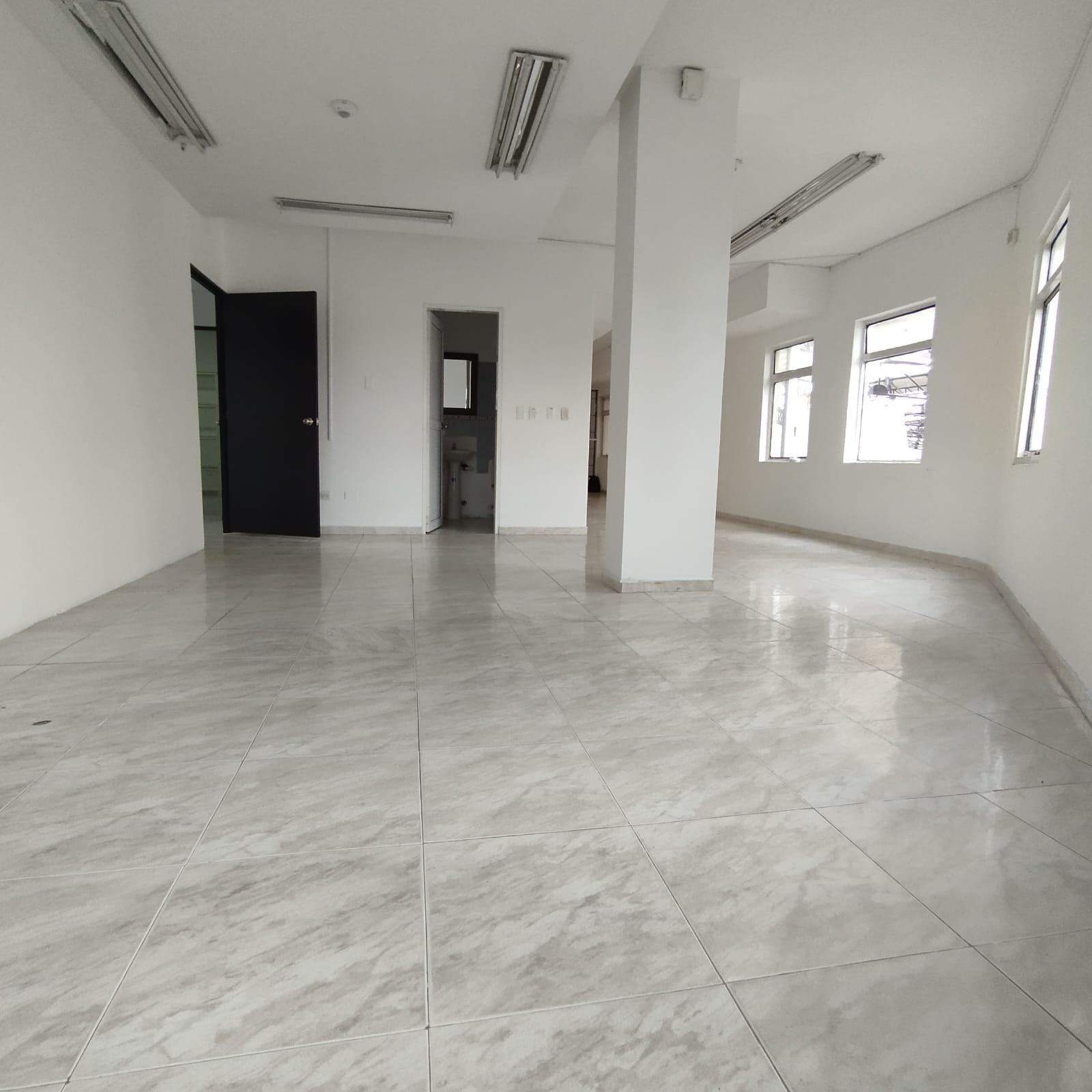 Local en arriendo Valle Del Cauca Cali Unidad Residencial Santiago De Cali 90 m2 Habitaciones 0 Baños 1 Garajes 1 Precio $4500000