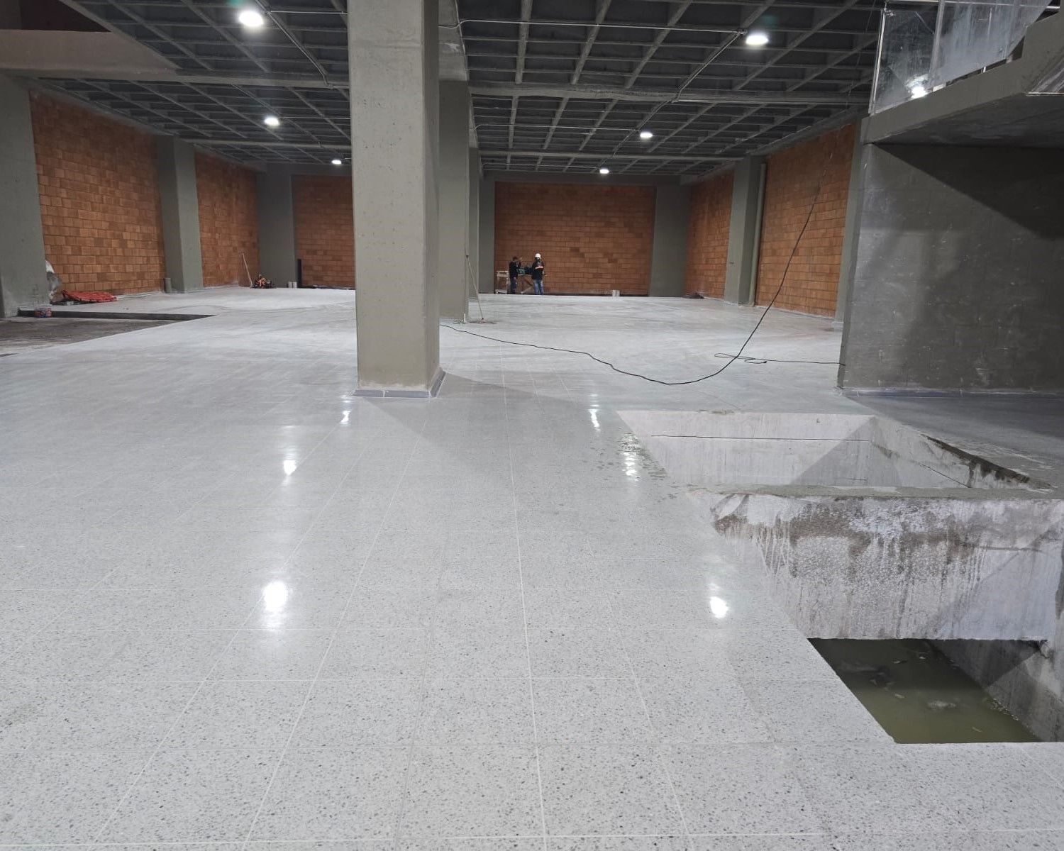 Oficina en arriendo Antioquia Medellín Perpetuo Socorro 3000 m2 Habitaciones 0 Baños 0 Garajes 6 Precio $136000000