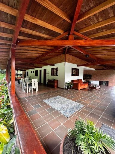Casa en venta Antioquia Rionegro Urbanizacion San Joaquin 500 m2 Habitaciones 9 Baños 8 Garajes 2 Precio $3000000000