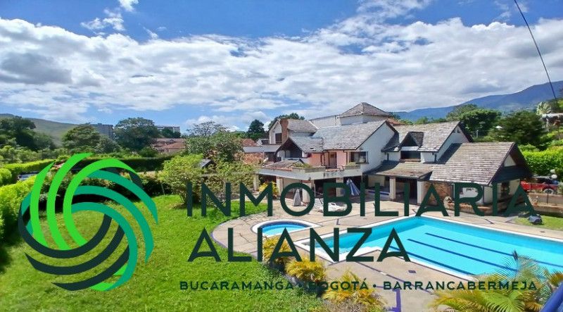 Casa en venta Santander Piedecuesta Cn Campestre Santillana 560 m2 Habitaciones 9 Baños 9 Garajes 7 Precio $1400000000