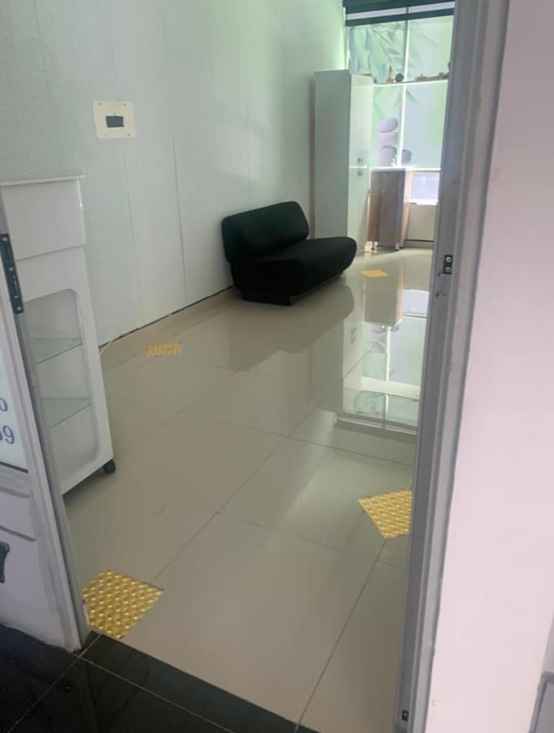 Local en venta Cundinamarca Bogotá Santa Barbara Oriental 23 m2 Habitaciones 0 Baños 0 Garajes 2 Precio $260000000