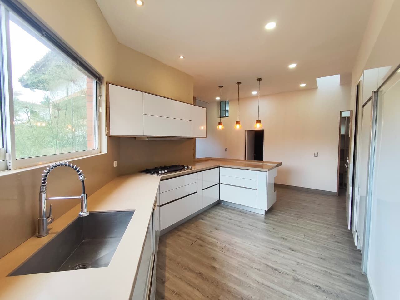 Casa en arriendo Risaralda Pereira Pereira 700 m2 Habitaciones 5 Baños 5 Garajes 7 Precio $11734000