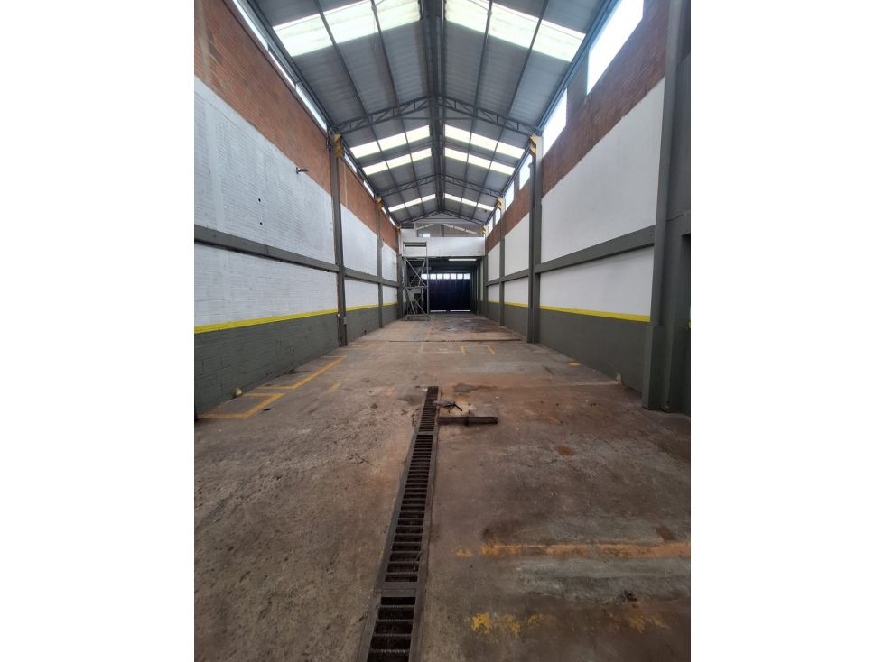 Bodega en arriendo Cundinamarca Bogotá 7 De Agosto 358 m2 Habitaciones 0 Baños 3 Garajes 0 Precio $11000000