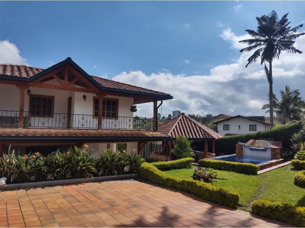 Finca en venta Antioquia El Carmen De Viboral El Carmen De Viboral 0 m2 Habitaciones 6 Baños 4 Garajes 5 Precio $1600000000
