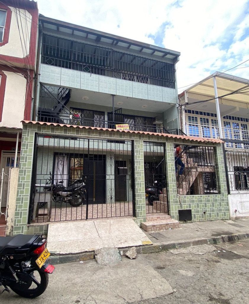 Casa en venta Valle Del Cauca Cali La Rivera I 300 m2 Habitaciones 10 Baños 6 Garajes 0 Precio $480000000