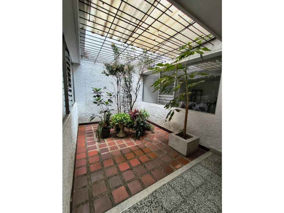 Casa en arriendo Antioquia Medellín Naranjal 375 m2 Habitaciones 7 Baños 3 Garajes 1 Precio $11000000