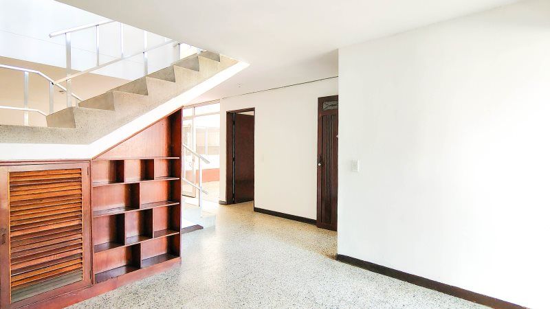 Casa en arriendo Antioquia Medellín Santa Teresita 400 m2 Habitaciones 7 Baños 5 Garajes 1 Precio $6000000