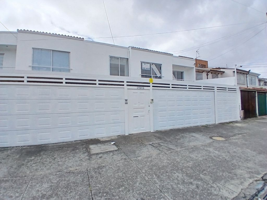 Casa en venta Cundinamarca Bogotá Villa Del Prado 220 m2 Habitaciones 5 Baños 5 Garajes 3 Precio $979000000