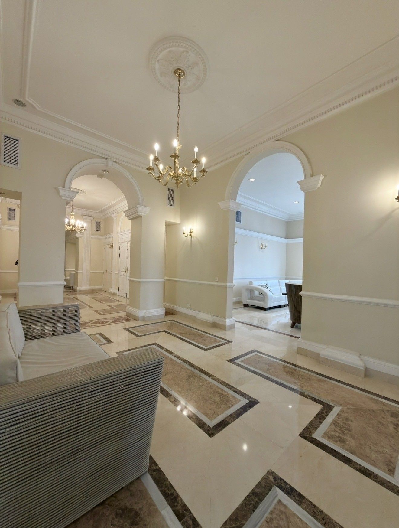 Apartamento en venta Valle Del Cauca Cali Granada 430 m2 Habitaciones 5 Baños 6 Garajes 8 Precio $2900000000