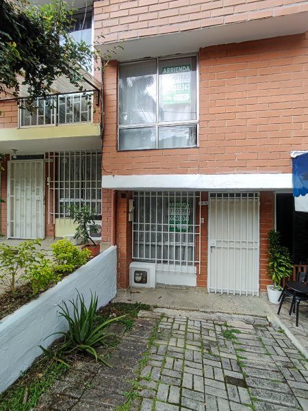 Casa en arriendo Antioquia Medellín La Colina 110 m2 Habitaciones 4 Baños 3 Garajes 0 Precio $2100000