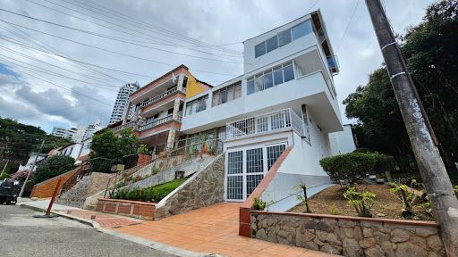Casa en arriendo Santander Bucaramanga Terrazas 208 m2 Habitaciones 3 Baños 3 Garajes 1 Precio $3500000