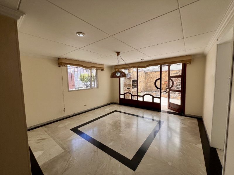 Casa en venta Cundinamarca Bogotá Mónaco 360 m2 Habitaciones 4 Baños 3 Garajes 4 Precio $1200000000